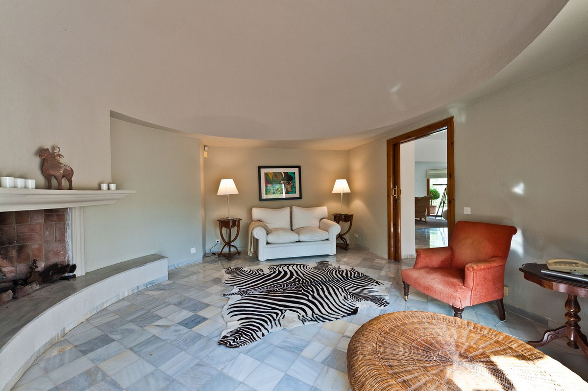 4 Bed Townhouse for sale in Benahavís Costa Del Sol, Málaga, Spain