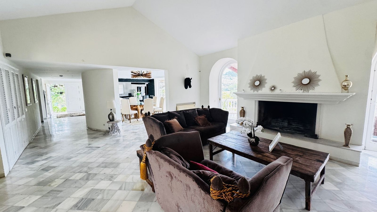 4 Bed Townhouse for sale in Benahavís Costa Del Sol, Málaga, Spain