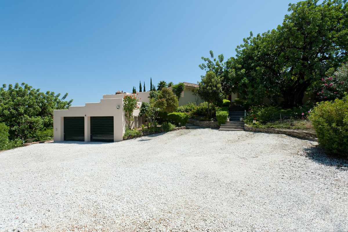 4 Bed Townhouse for sale in Benahavís Costa Del Sol, Málaga, Spain