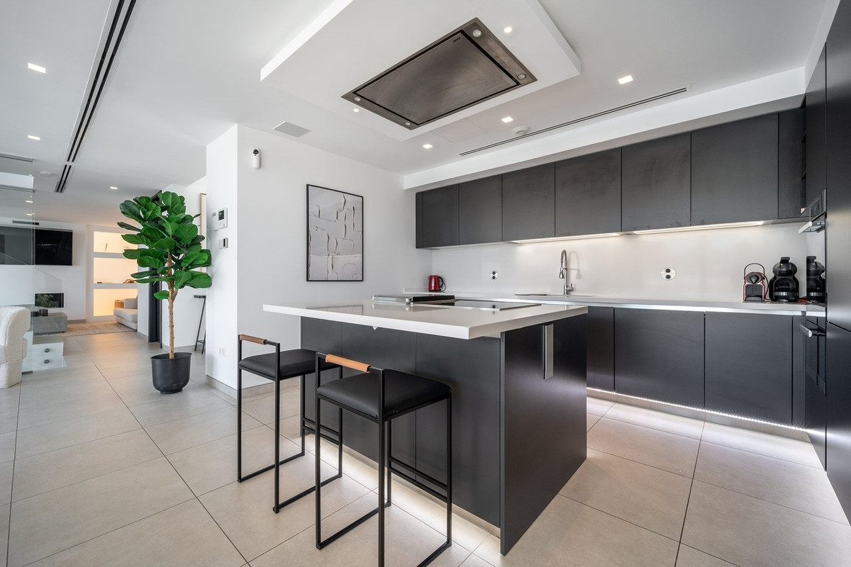 Se vende Villa - Chalet de 5 dormitorios en Costa Del Sol, Málaga, España