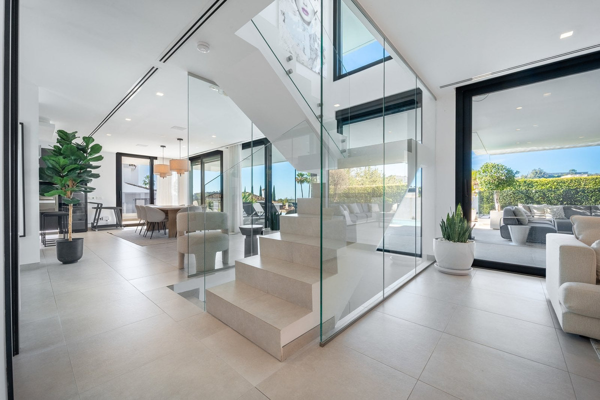 Se vende Villa - Chalet de 5 dormitorios en Costa Del Sol, Málaga, España