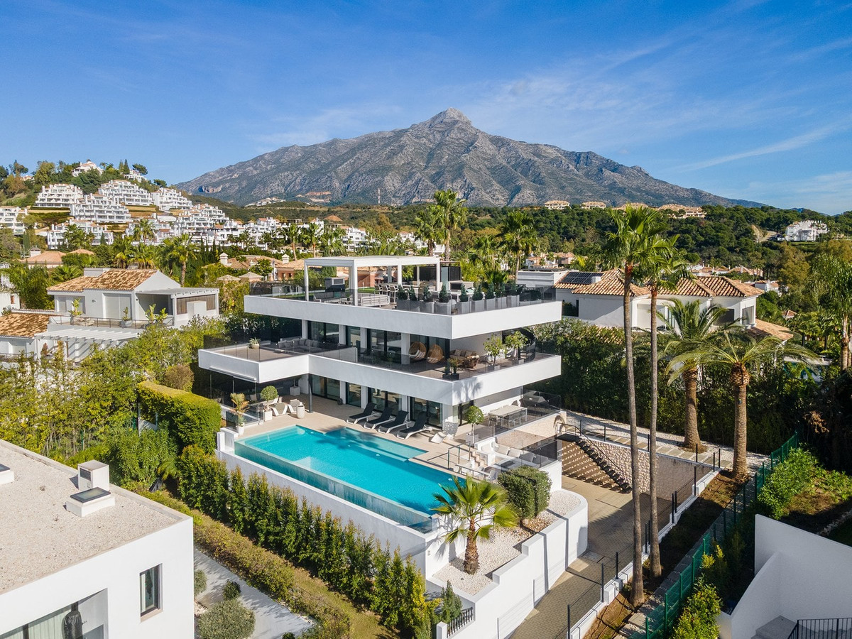 Se vende Villa - Chalet de 5 dormitorios en Costa Del Sol, Málaga, España