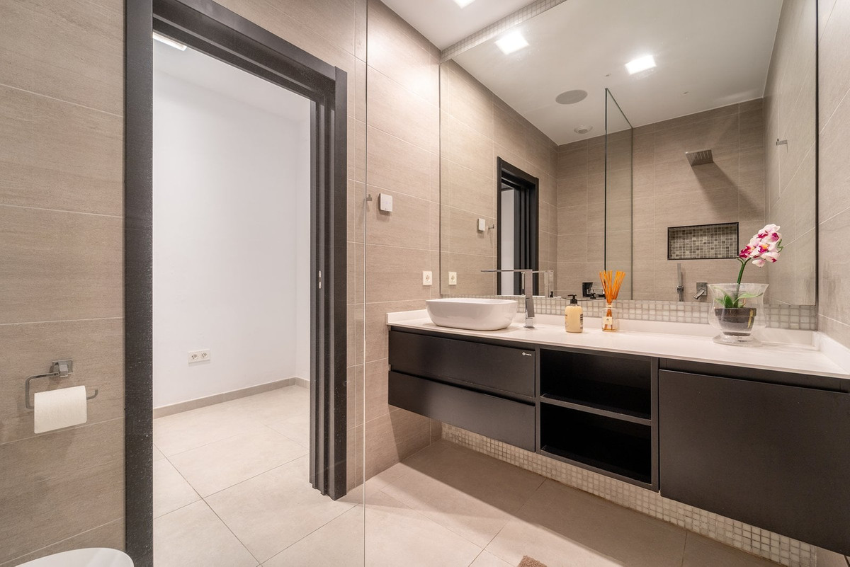 Se vende Villa - Chalet de 5 dormitorios en Costa Del Sol, Málaga, España