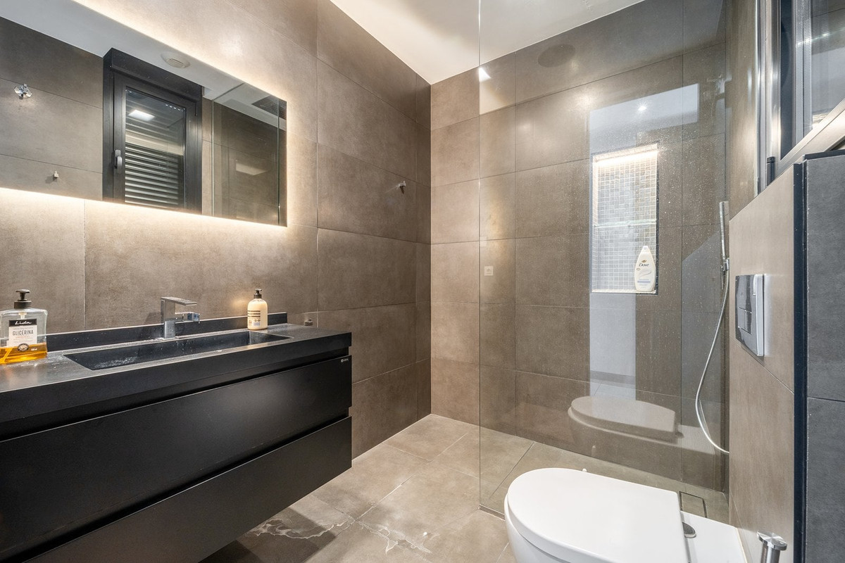 Se vende Villa - Chalet de 5 dormitorios en Costa Del Sol, Málaga, España