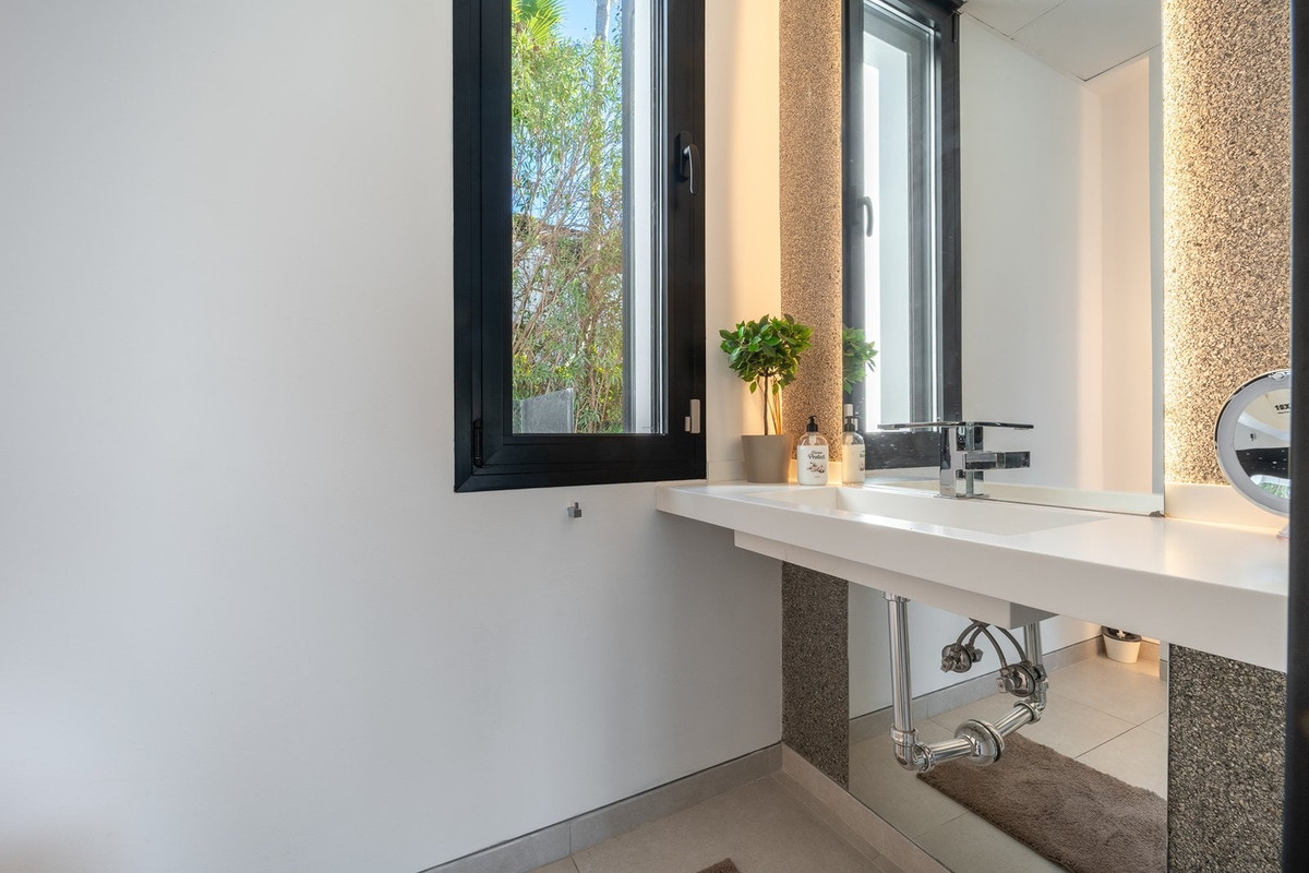 Se vende Villa - Chalet de 5 dormitorios en Costa Del Sol, Málaga, España