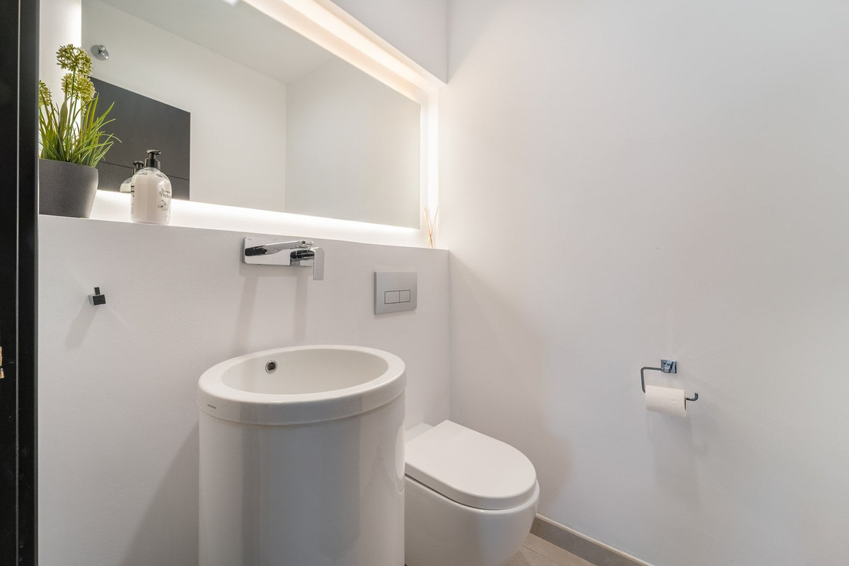 Se vende Villa - Chalet de 5 dormitorios en Costa Del Sol, Málaga, España