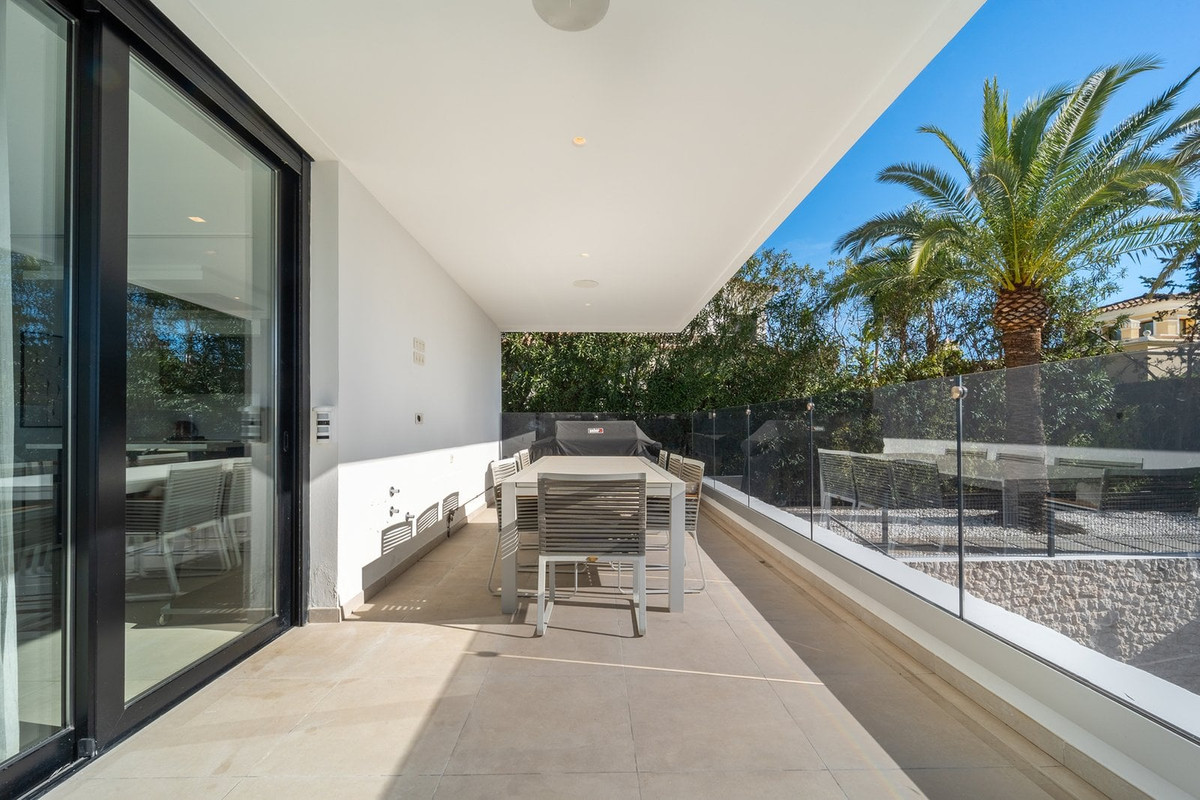 Se vende Villa - Chalet de 5 dormitorios en Costa Del Sol, Málaga, España