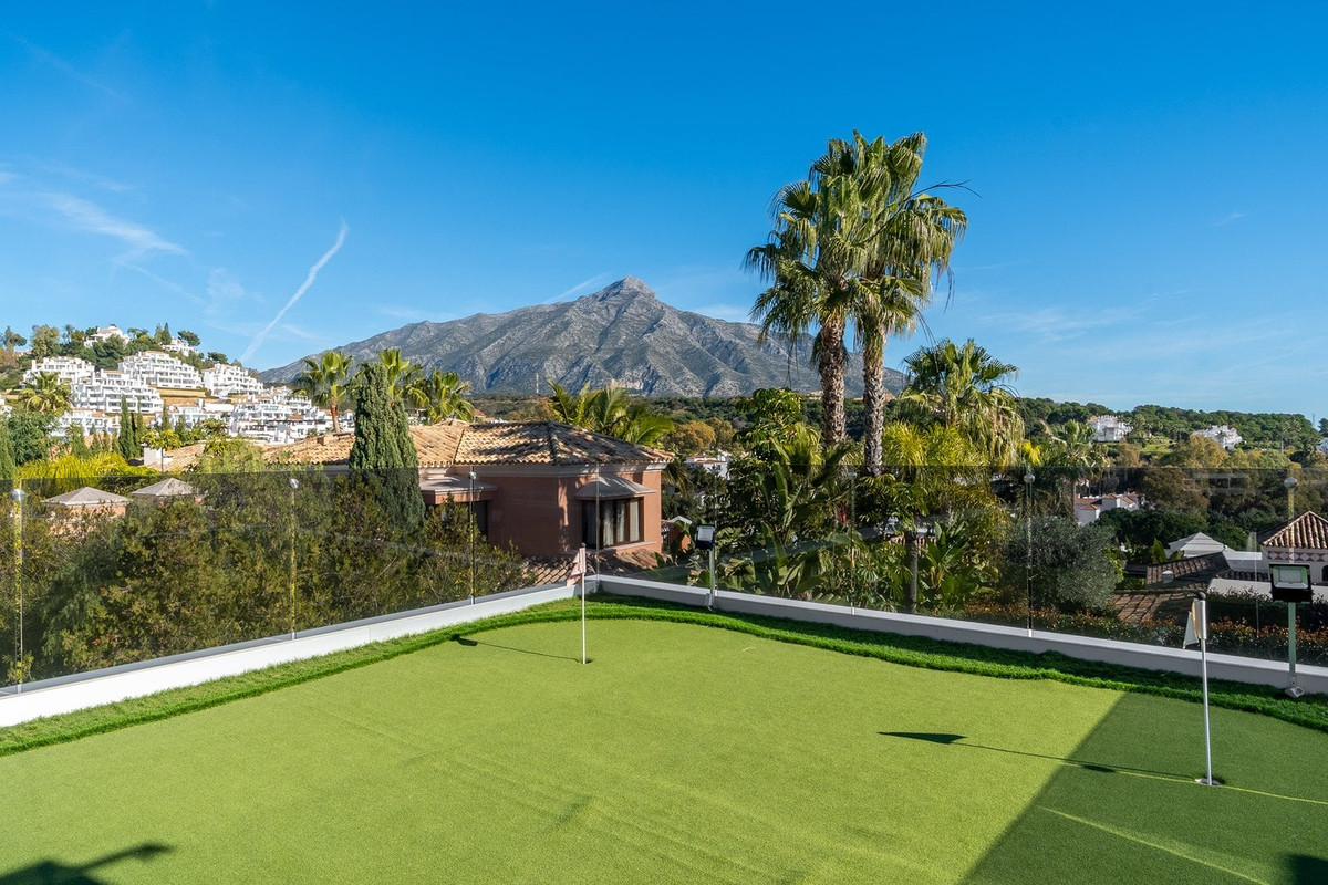 Se vende Villa - Chalet de 5 dormitorios en Costa Del Sol, Málaga, España