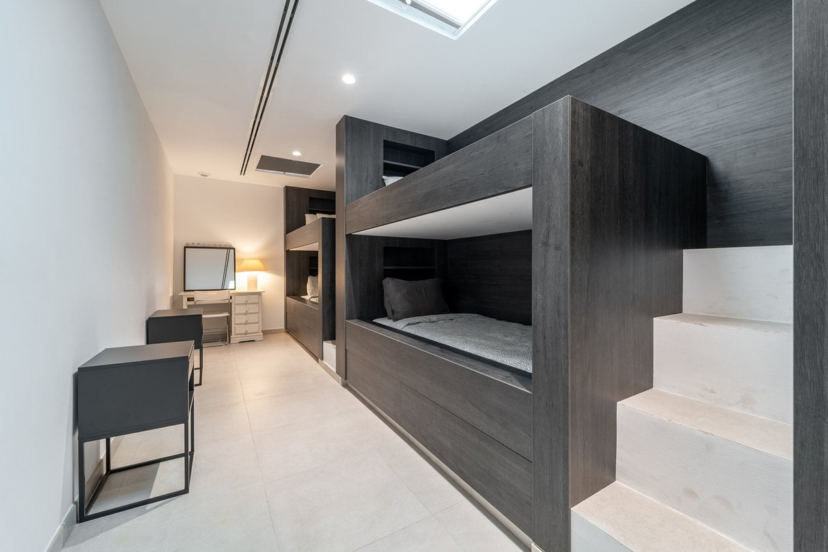 Se vende Villa - Chalet de 5 dormitorios en Costa Del Sol, Málaga, España