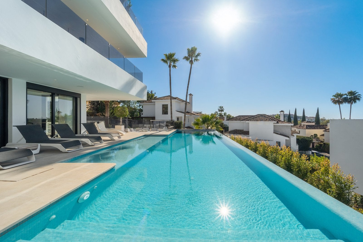Se vende Villa - Chalet de 5 dormitorios en Costa Del Sol, Málaga, España