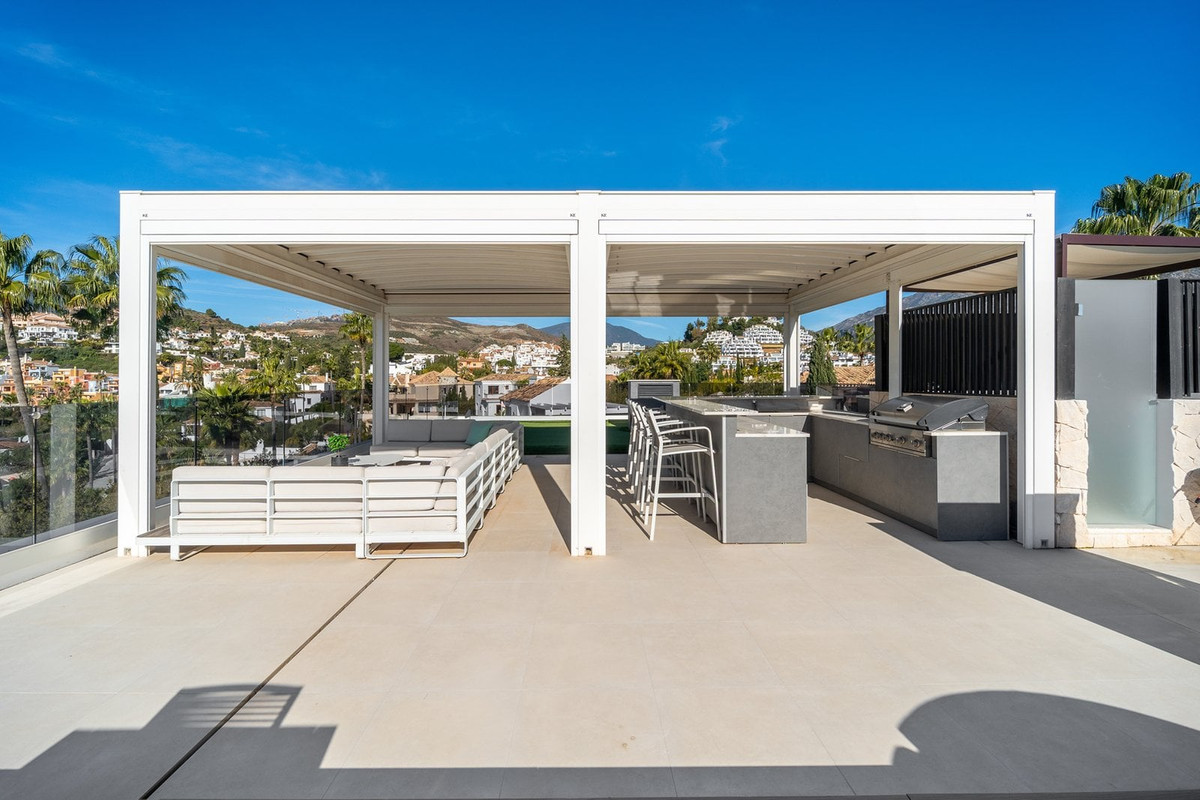 Se vende Villa - Chalet de 5 dormitorios en Costa Del Sol, Málaga, España