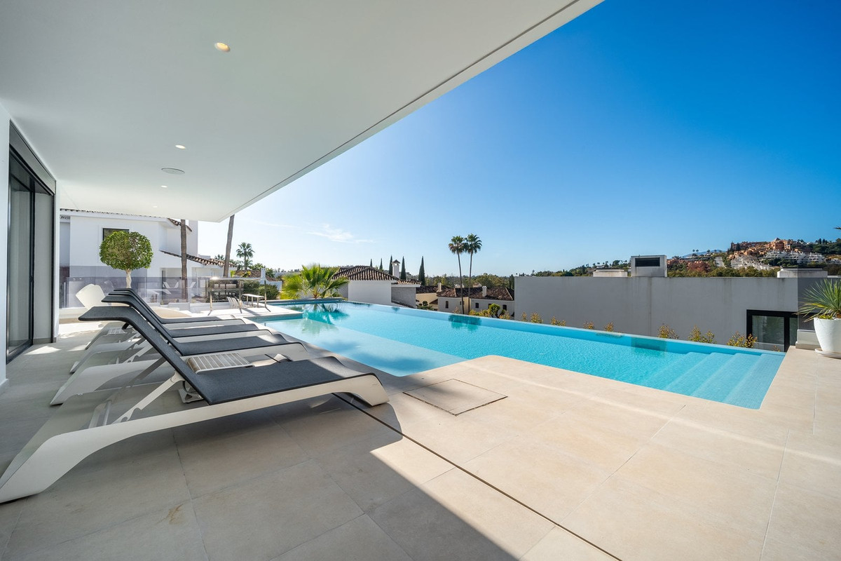 Se vende Villa - Chalet de 5 dormitorios en Costa Del Sol, Málaga, España