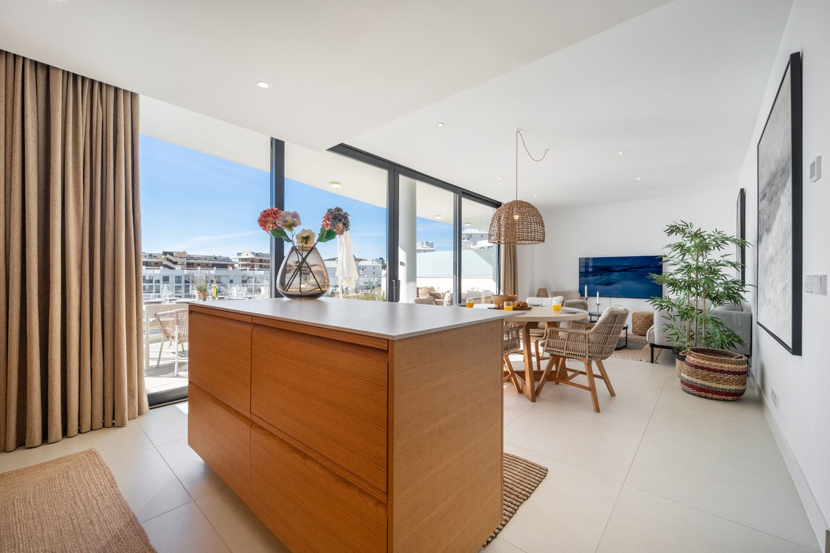 2 Bed Apartment for sale in Fuengirola Costa Del Sol, Málaga, Spain