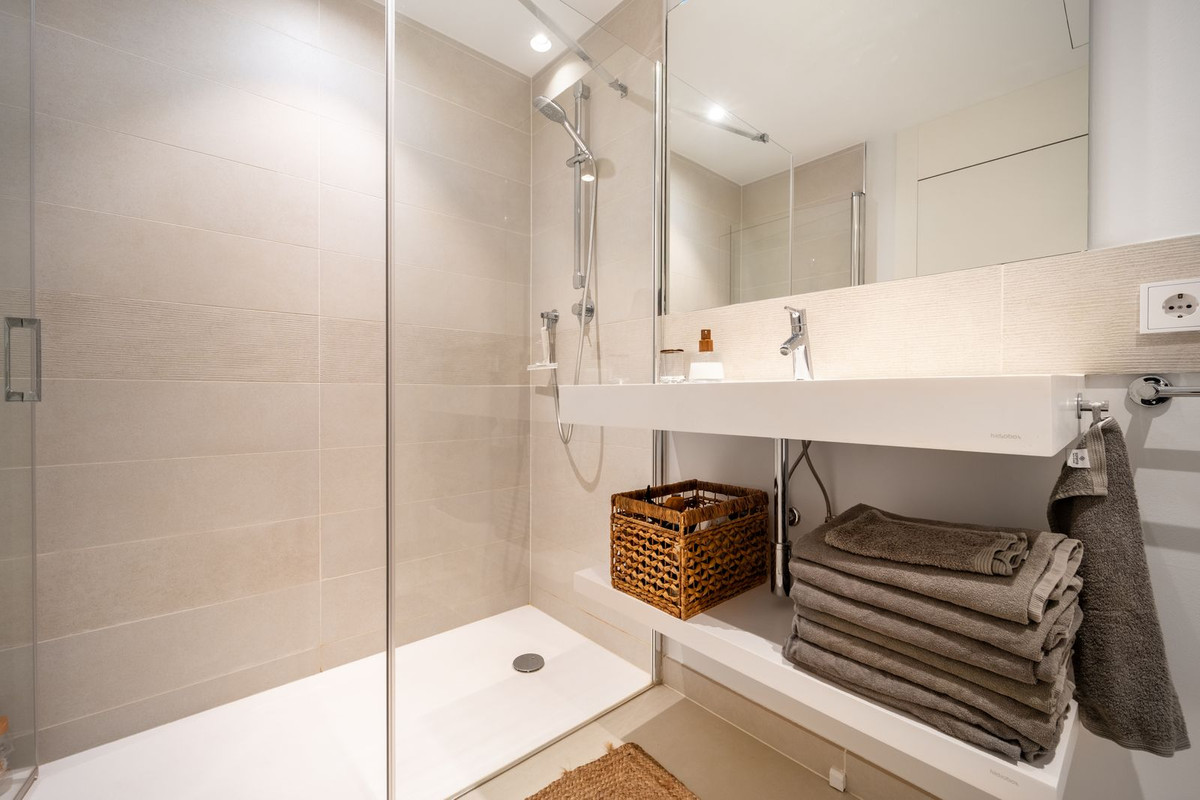 2 Bed Apartment for sale in Fuengirola Costa Del Sol, Málaga, Spain
