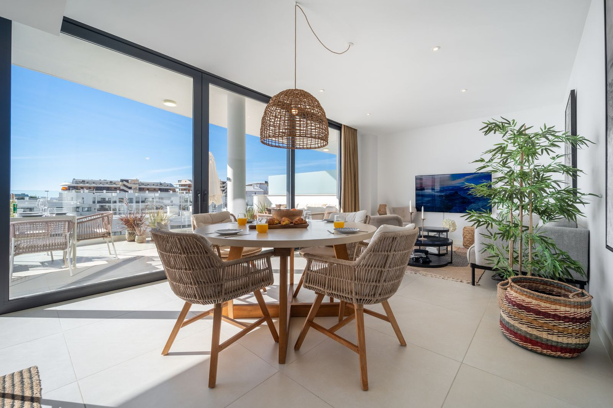 2 Bed Apartment for sale in Fuengirola Costa Del Sol, Málaga, Spain