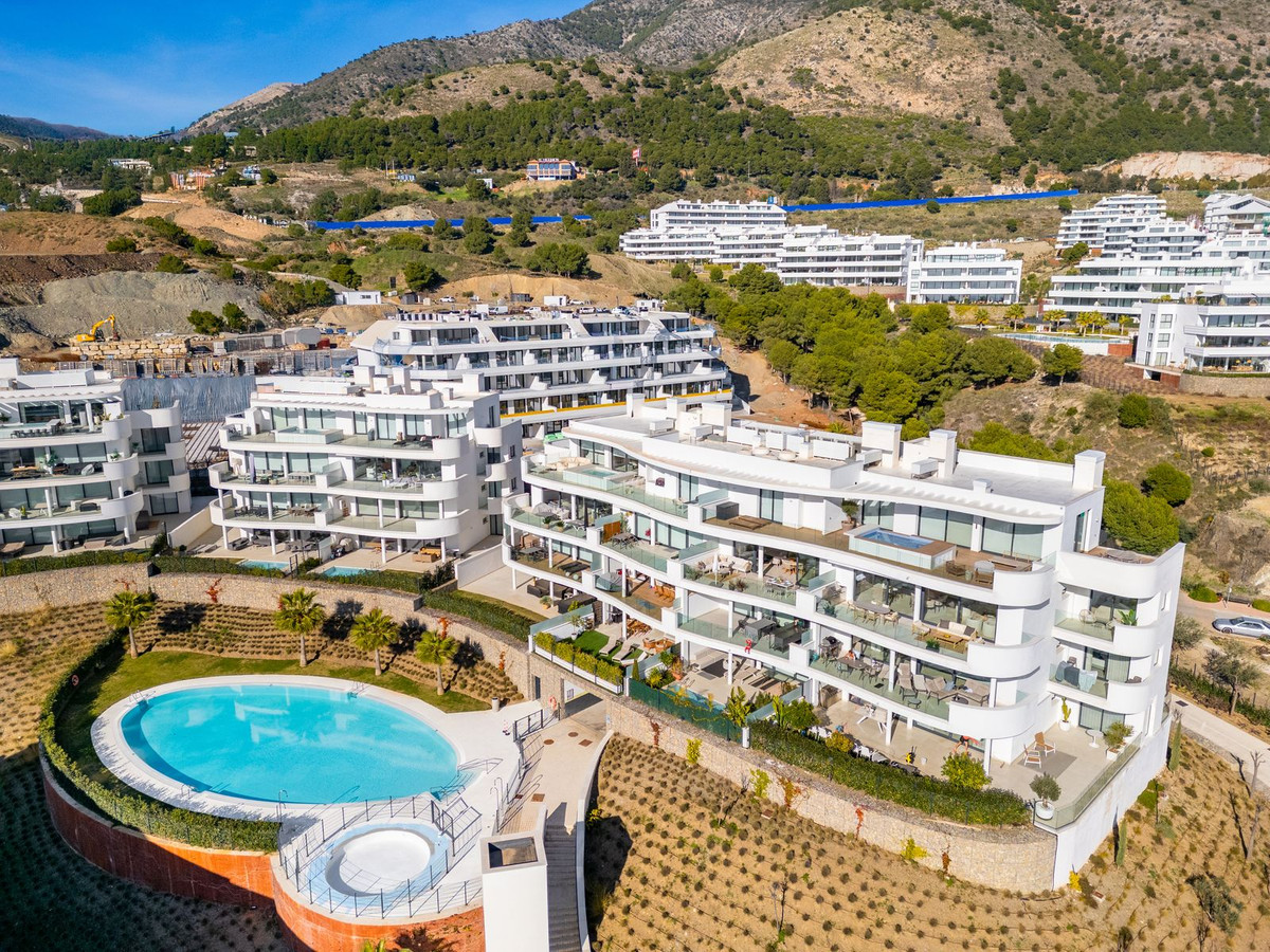 2 Bed Apartment for sale in Fuengirola Costa Del Sol, Málaga, Spain