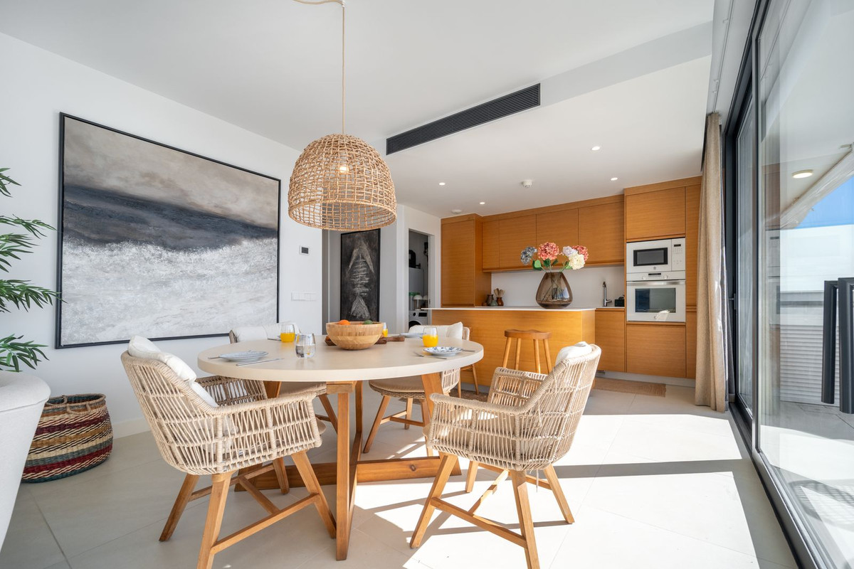 2 Bed Apartment for sale in Fuengirola Costa Del Sol, Málaga, Spain