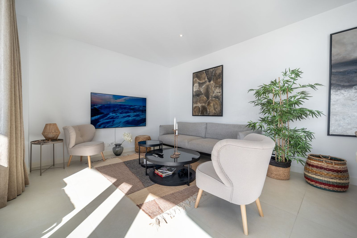 2 Bed Apartment for sale in Fuengirola Costa Del Sol, Málaga, Spain