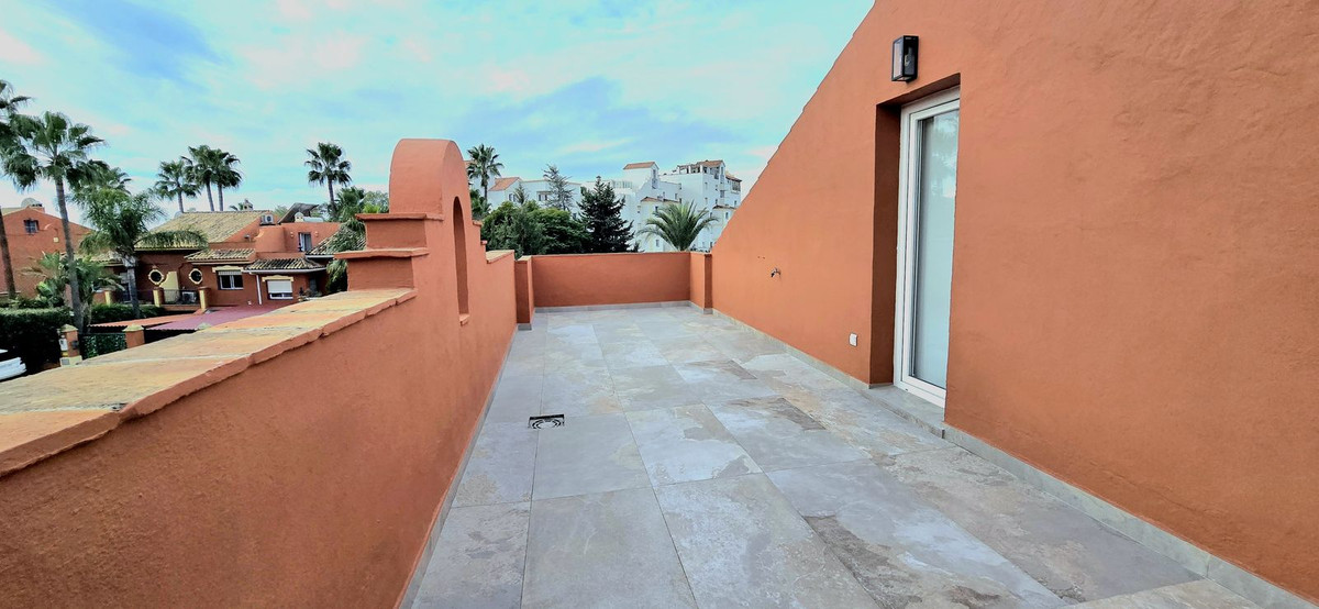 3 Bed Townhouse for sale in Atalaya Costa Del Sol, Málaga, Spain
