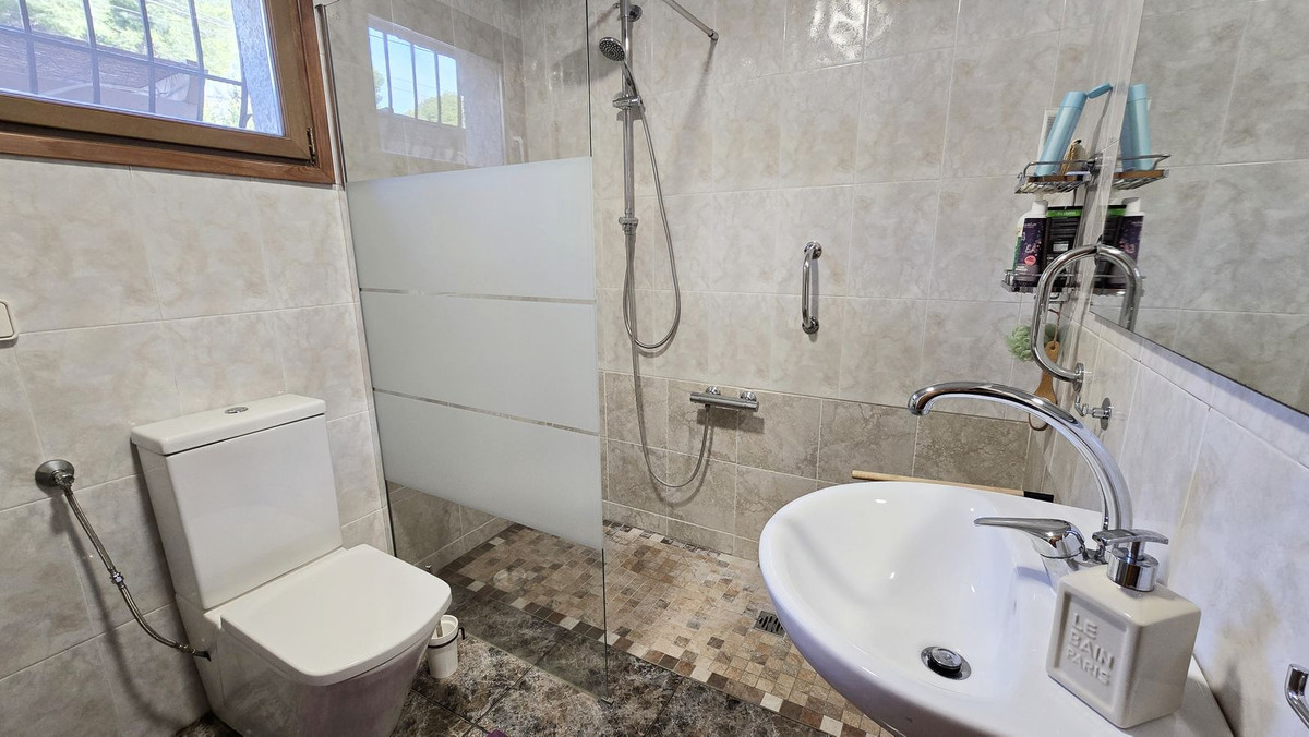 Se vende Villa - Chalet de 6 dormitorios en Costa Blanca, Alicante, España