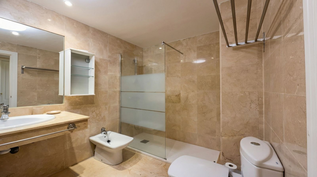 Se vende Apartamento Planta Baja de 2 dormitorios en Costa Del Sol, Málaga, España