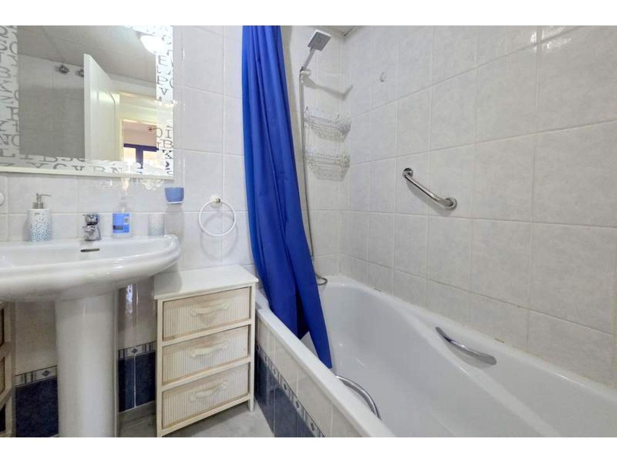 2 Bed Apartment for sale in La Duquesa Costa Del Sol, Málaga, Spain