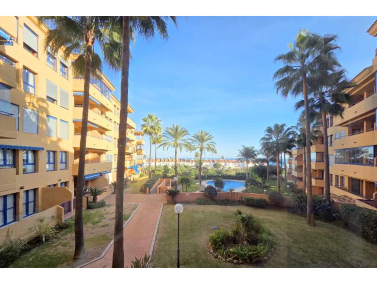 2 Bed Apartment for sale in La Duquesa Costa Del Sol, Málaga, Spain