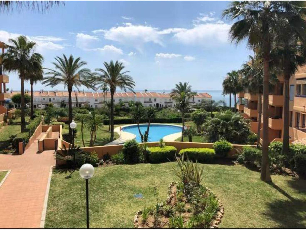 2 Bed Apartment for sale in La Duquesa Costa Del Sol, Málaga, Spain