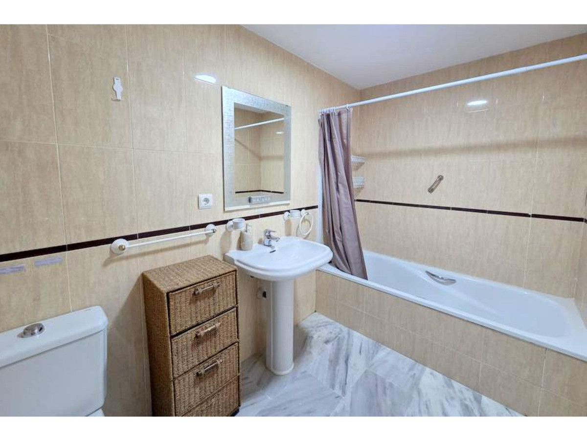 2 Bed Apartment for sale in La Duquesa Costa Del Sol, Málaga, Spain