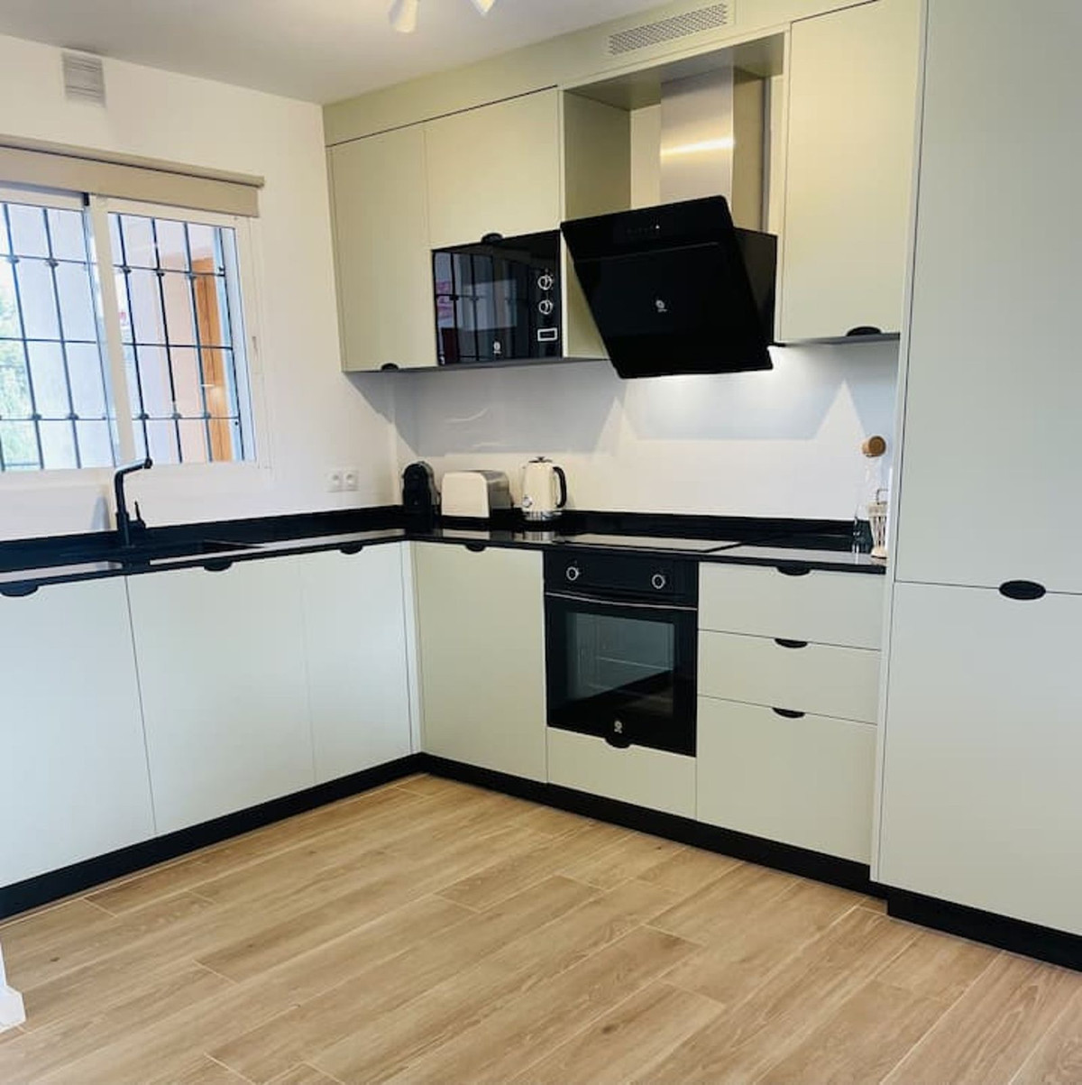 2 Bed Apartment for sale in Cerros Del Aguila Costa Del Sol, Málaga, Spain