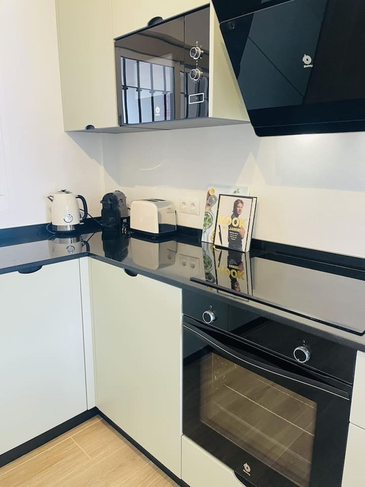 2 Bed Apartment for sale in Cerros Del Aguila Costa Del Sol, Málaga, Spain