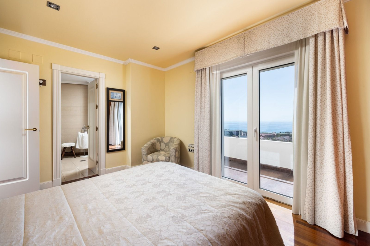 5 Bed Townhouse for sale in Málaga Este Costa Del Sol, Málaga, Spain