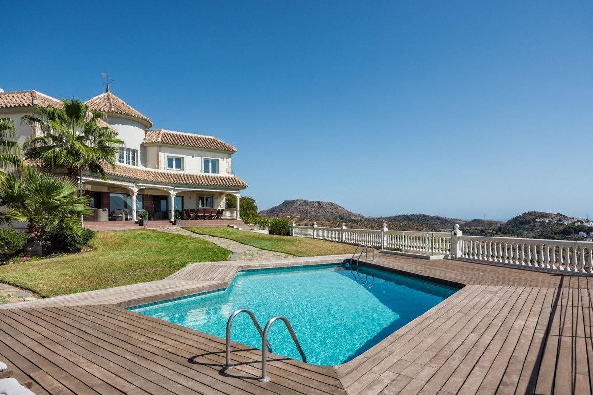 5 Bed Townhouse for sale in Málaga Este Costa Del Sol, Málaga, Spain