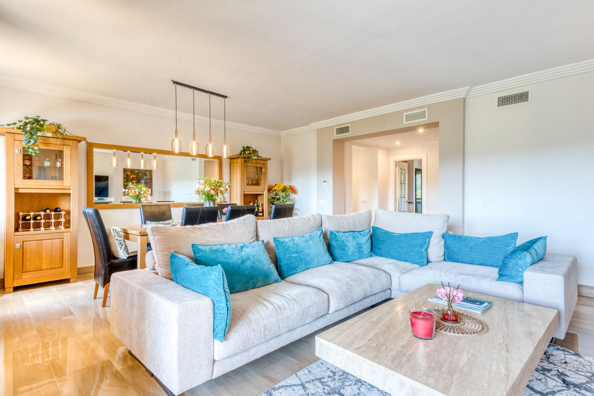 Se vende Apartamento Planta Media de 2 dormitorios en Costa Del Sol, Cadiz, España