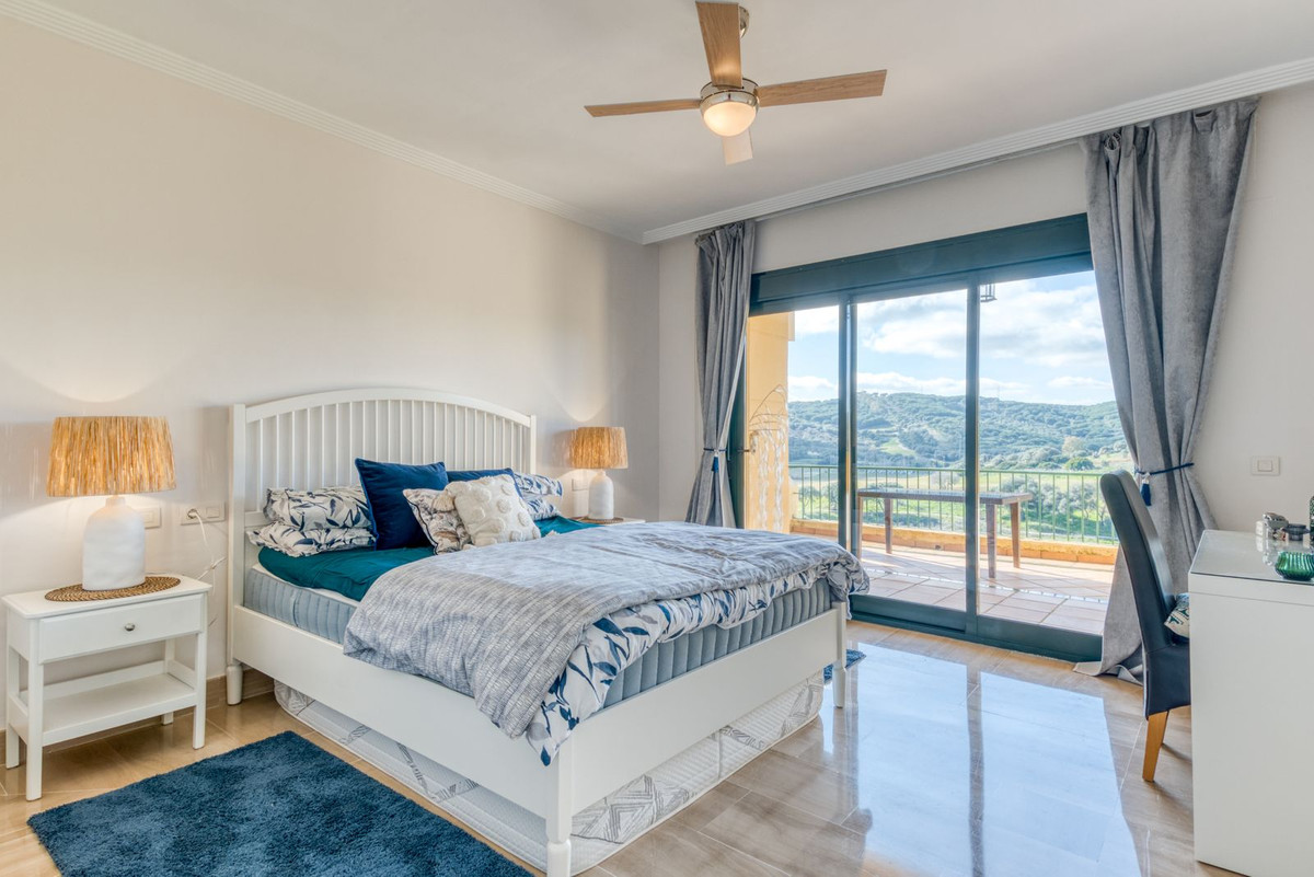 Se vende Apartamento Planta Media de 2 dormitorios en Costa Del Sol, Cadiz, España