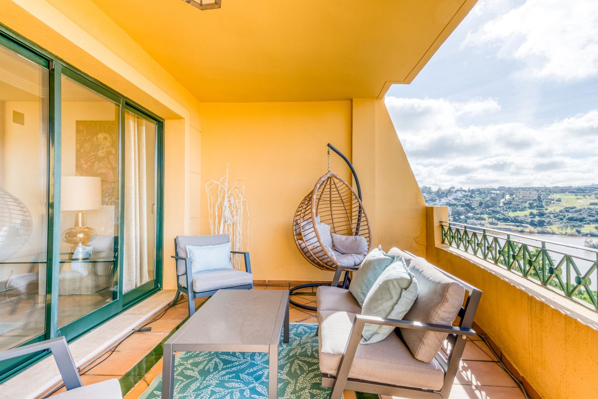 Se vende Apartamento Planta Media de 2 dormitorios en Costa Del Sol, Cadiz, España