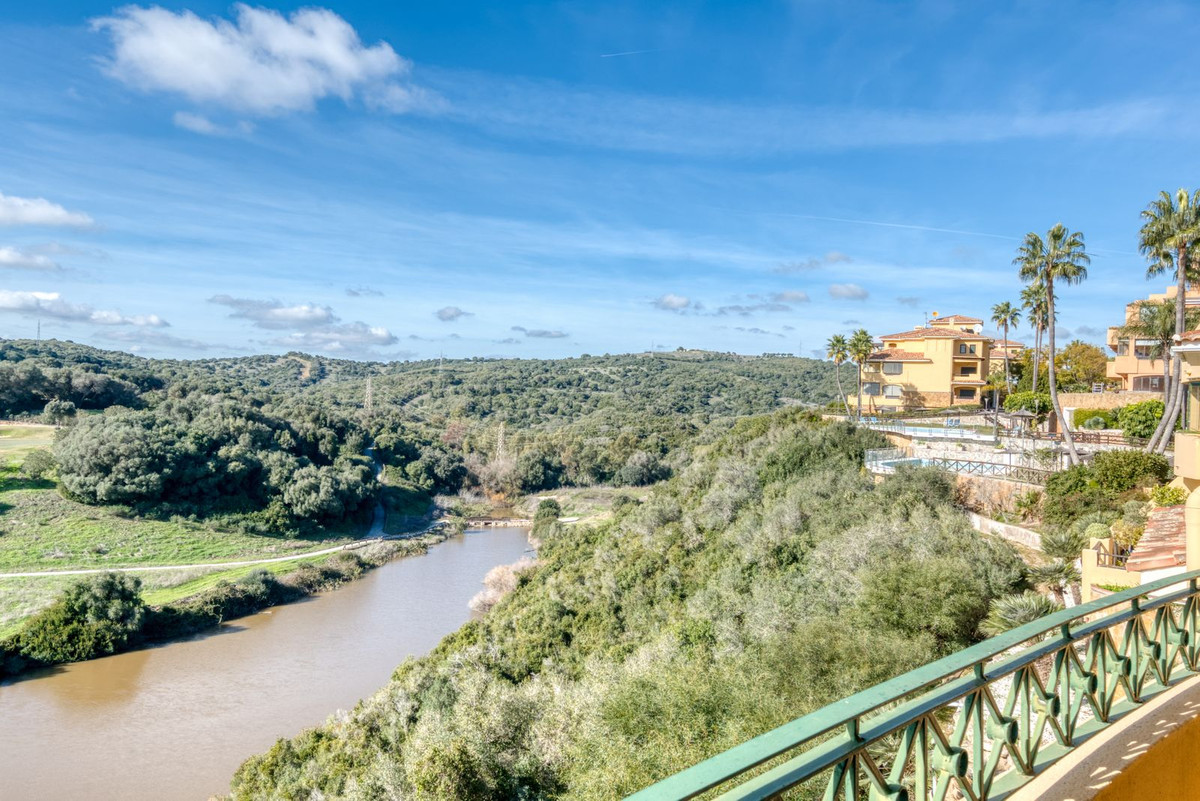 Se vende Apartamento Planta Media de 2 dormitorios en Costa Del Sol, Cadiz, España