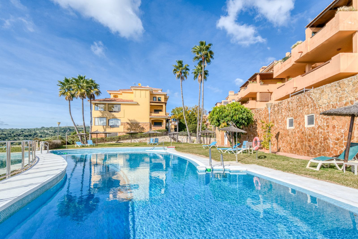Se vende Apartamento Planta Media de 2 dormitorios en Costa Del Sol, Cadiz, España
