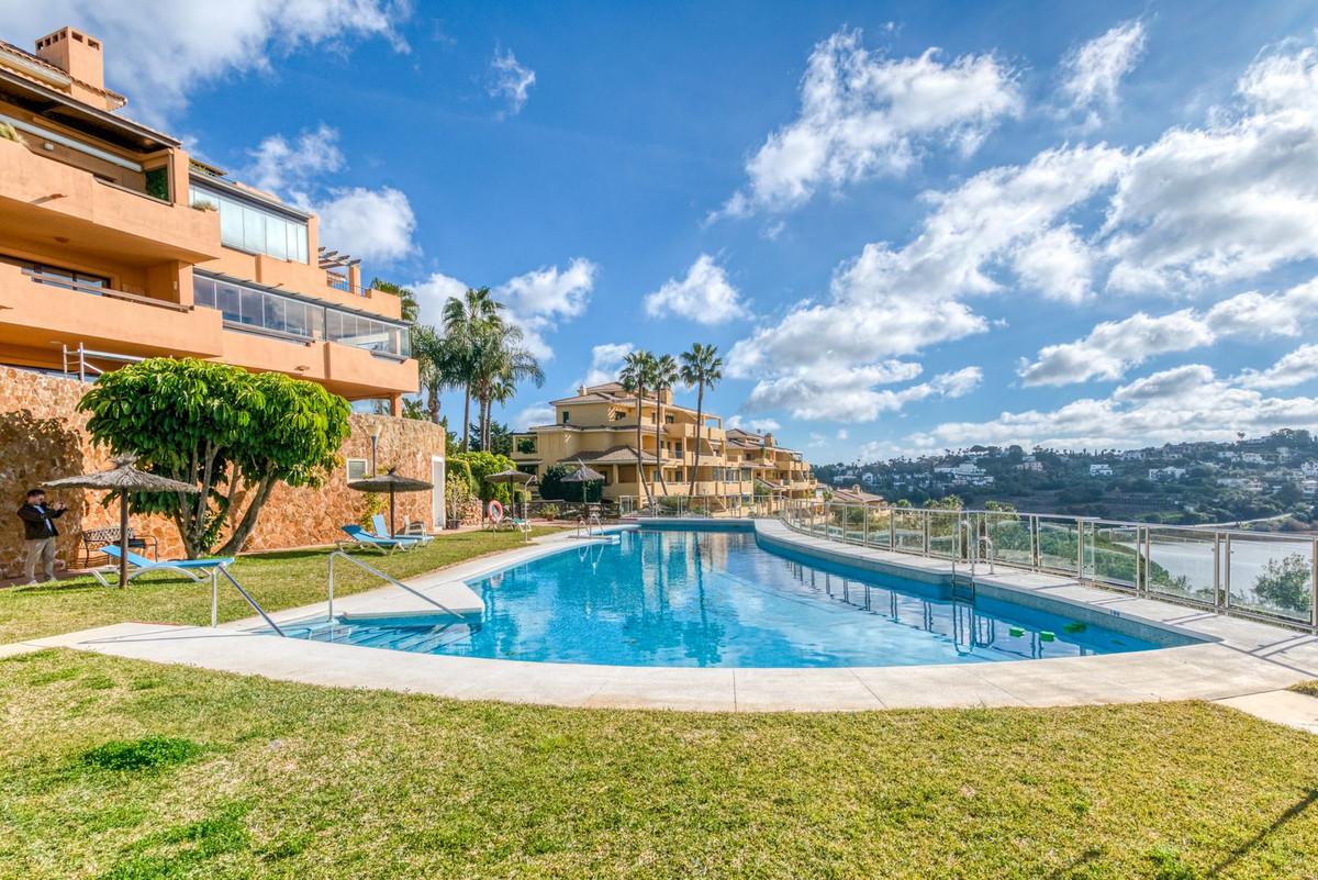 Se vende Apartamento Planta Media de 2 dormitorios en Costa Del Sol, Cadiz, España