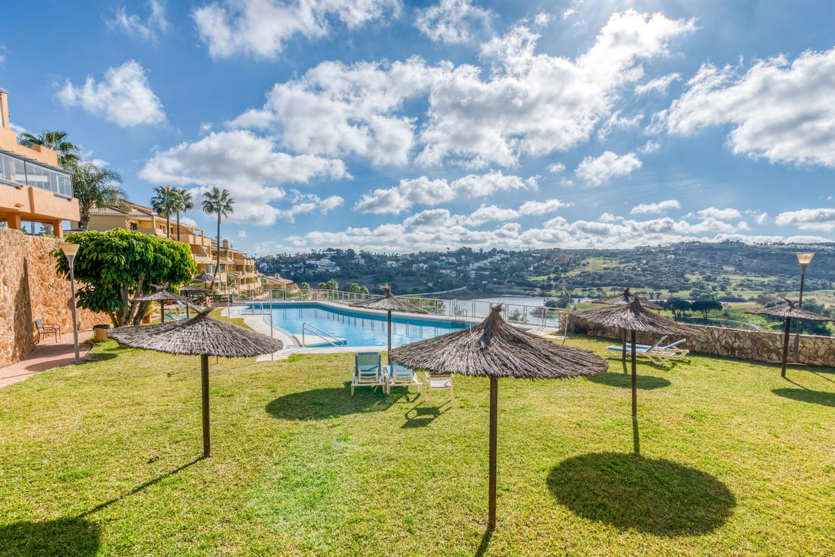 Se vende Apartamento Planta Media de 2 dormitorios en Costa Del Sol, Cadiz, España