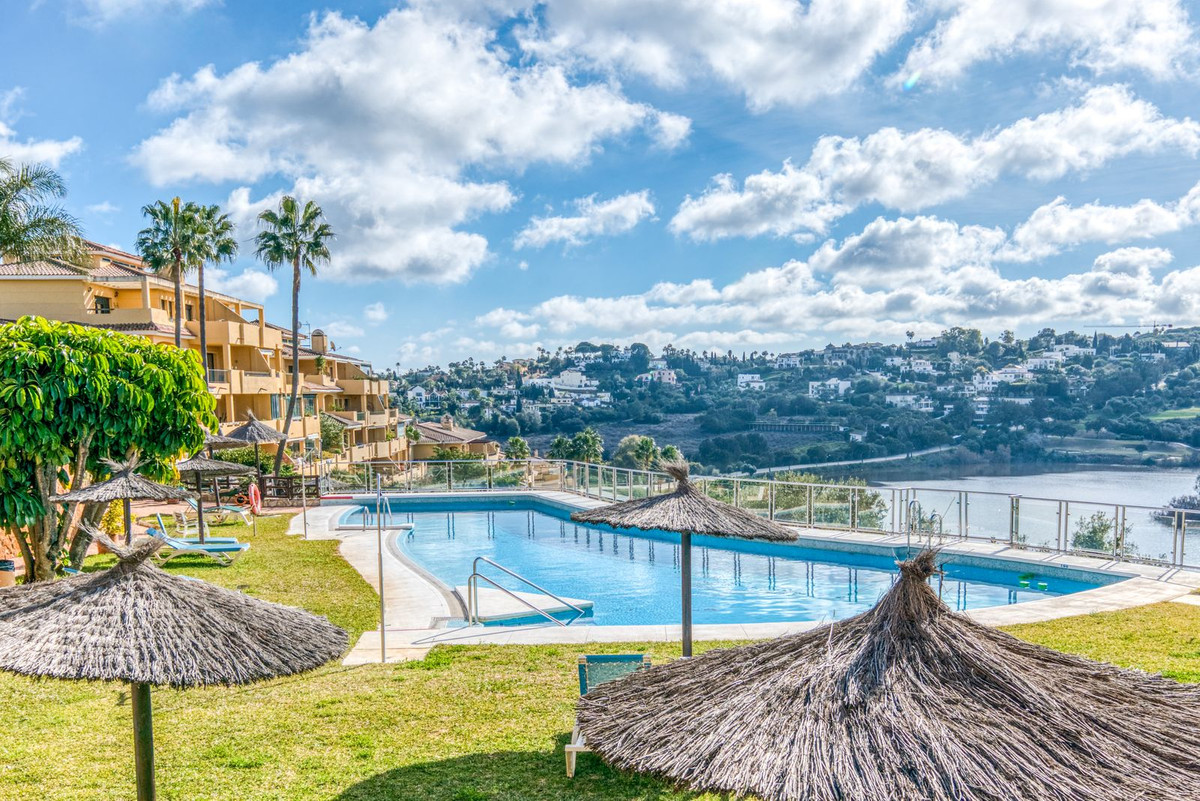 Se vende Apartamento Planta Media de 2 dormitorios en Costa Del Sol, Cadiz, España