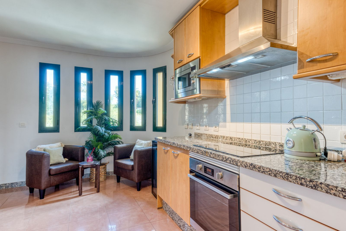 Se vende Apartamento Planta Media de 2 dormitorios en Costa Del Sol, Cadiz, España