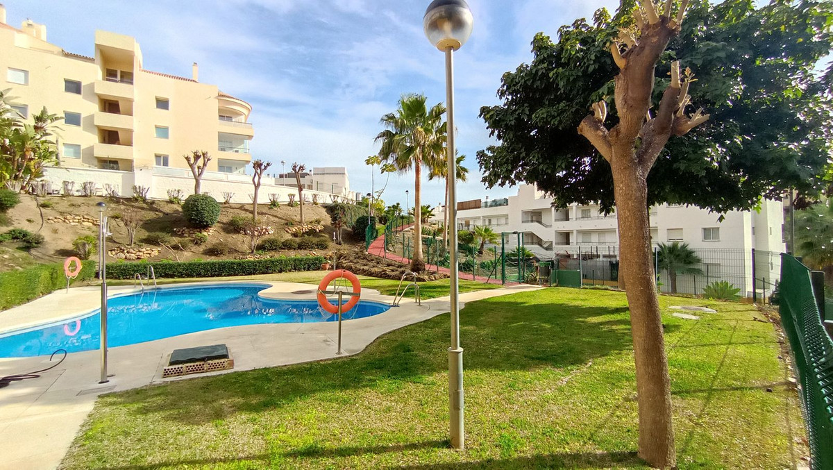 Se vende Apartamento Planta Media de 2 dormitorios en Costa Del Sol, Málaga, España