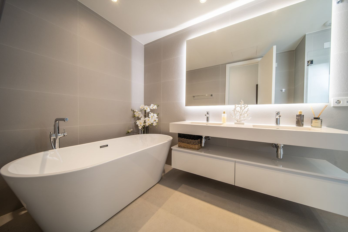 4 Bed Townhouse for sale in Marbella Costa Del Sol, Málaga, Spain