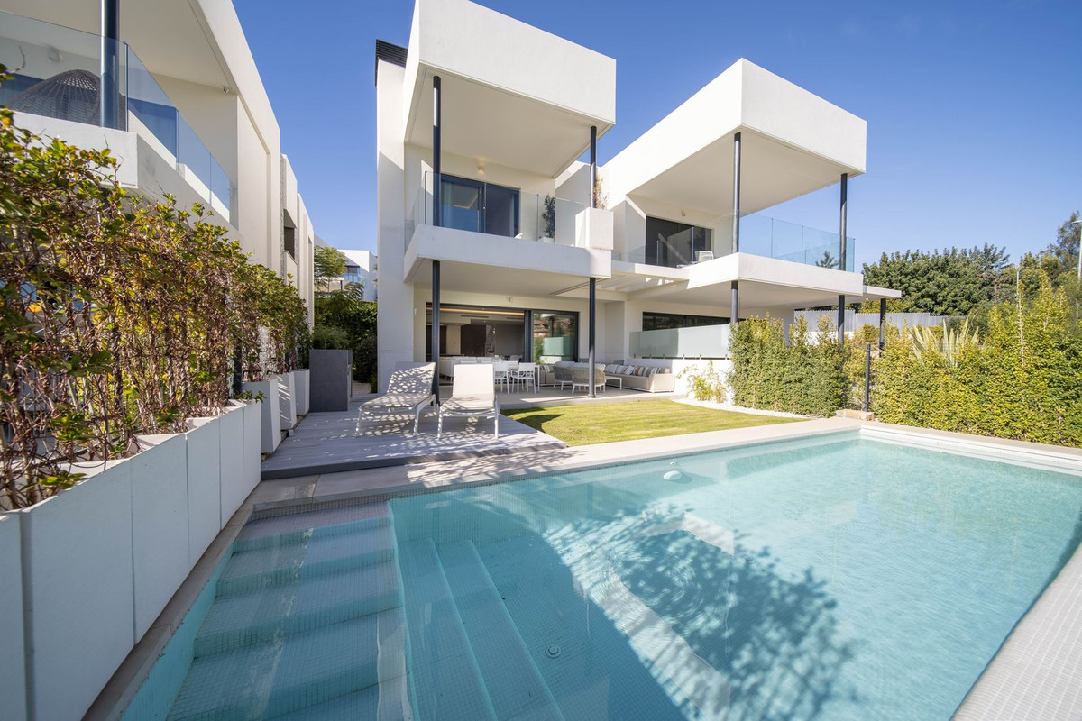 4 Bed Townhouse for sale in Marbella Costa Del Sol, Málaga, Spain
