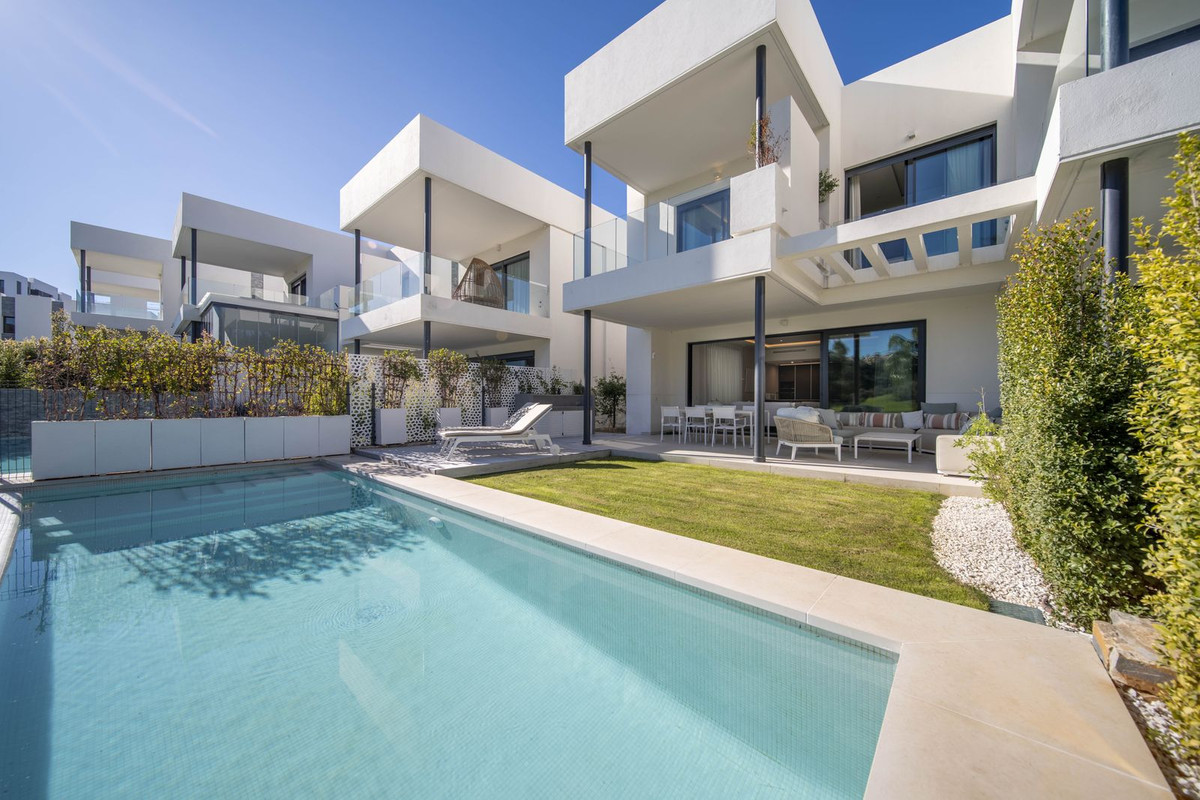4 Bed Townhouse for sale in Marbella Costa Del Sol, Málaga, Spain