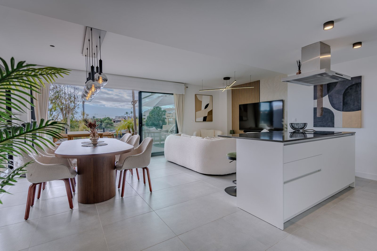 3 Bed Apartment for sale in Selwo Costa Del Sol, Málaga, Spain