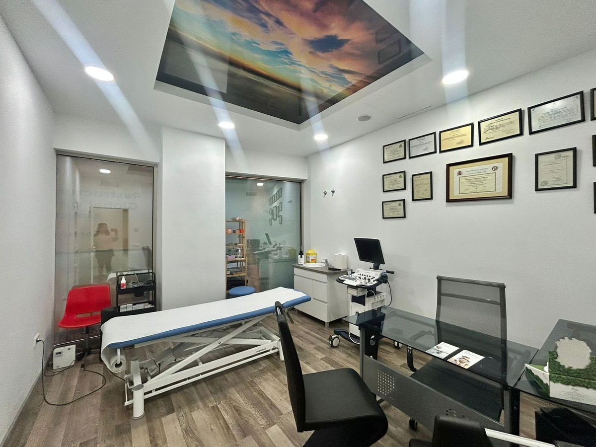 Se vende Negocio de 4 dormitorios en Costa Del Sol, Málaga, España
