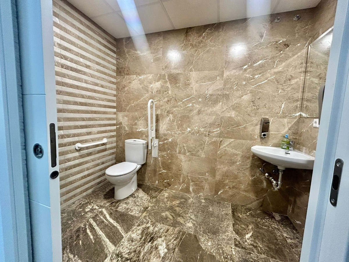 Se vende Negocio de 4 dormitorios en Costa Del Sol, Málaga, España