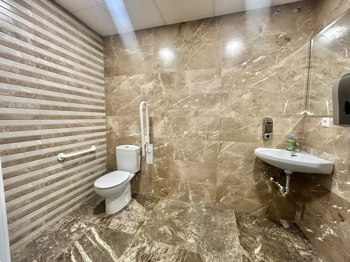 Se vende Negocio de 4 dormitorios en Costa Del Sol, Málaga, España